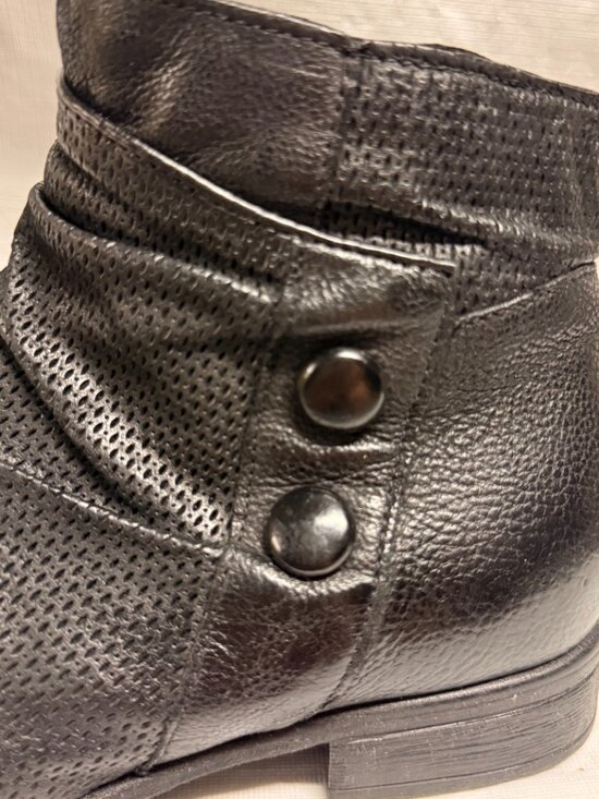 Miz Mooz Sallie Black Leather Ruched Ankle Boots - Button Detail Size 6.5 - Picture 5 of 12